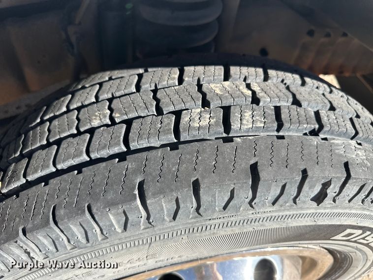 image for item IU9050 2001 Ford E450 Super Duty  ambulance