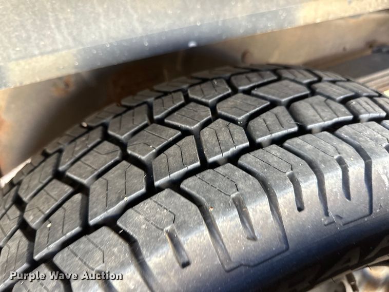 image for item IU9050 2001 Ford E450 Super Duty  ambulance