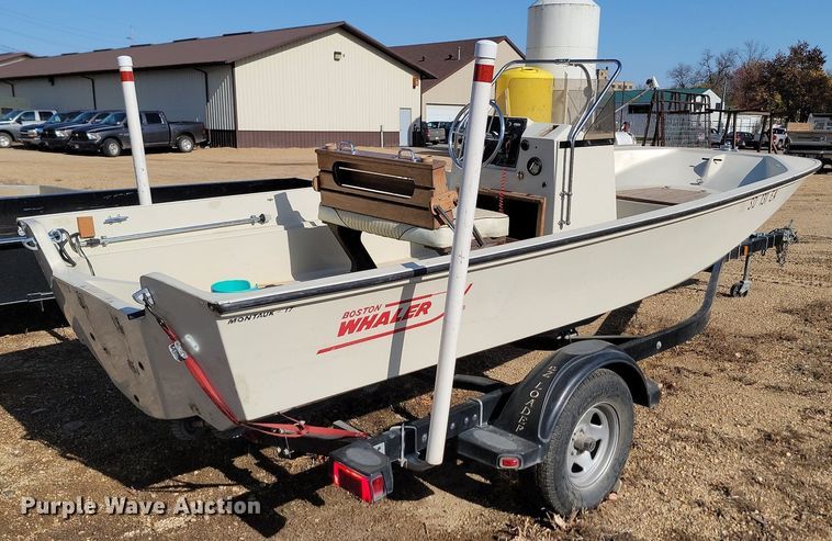 image for item JG9700 Boston Whaler  boat