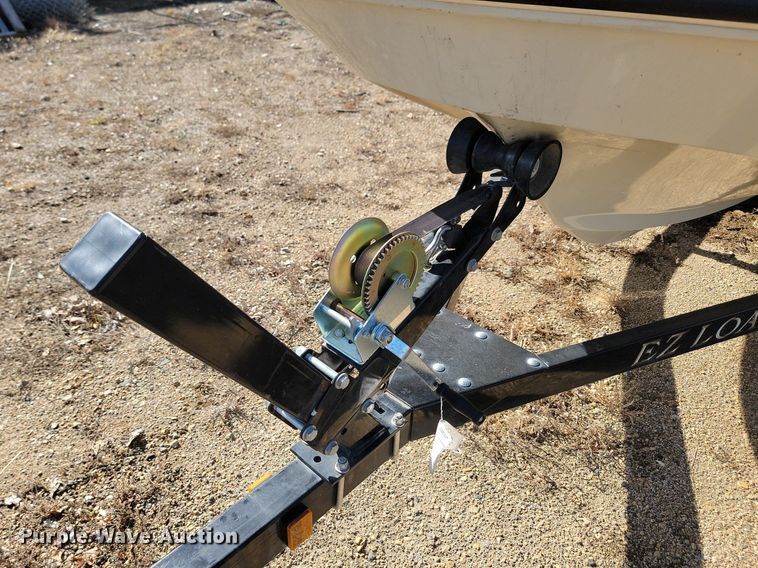 image for item JG9700 Boston Whaler  boat