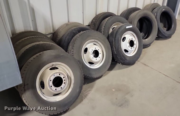 image for item JG9718 (15) tires and wheels