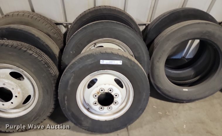 image for item JG9718 (15) tires and wheels