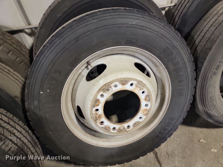 image for item JG9718 (15) tires and wheels