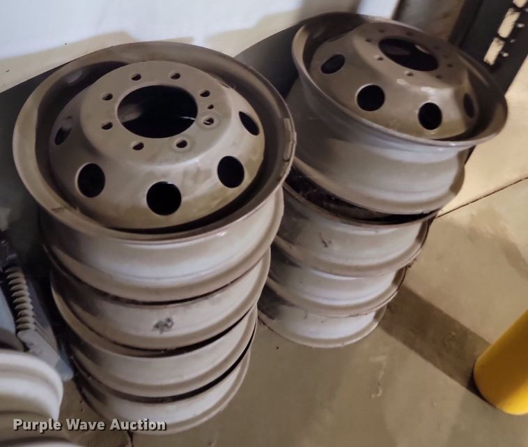 image for item JG9718 (15) tires and wheels