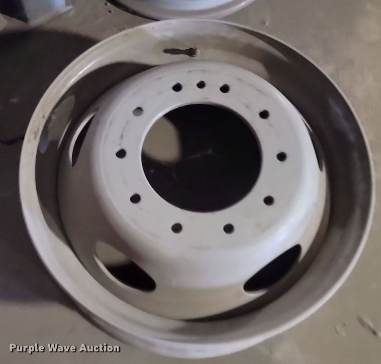 image for item JG9718 (15) tires and wheels