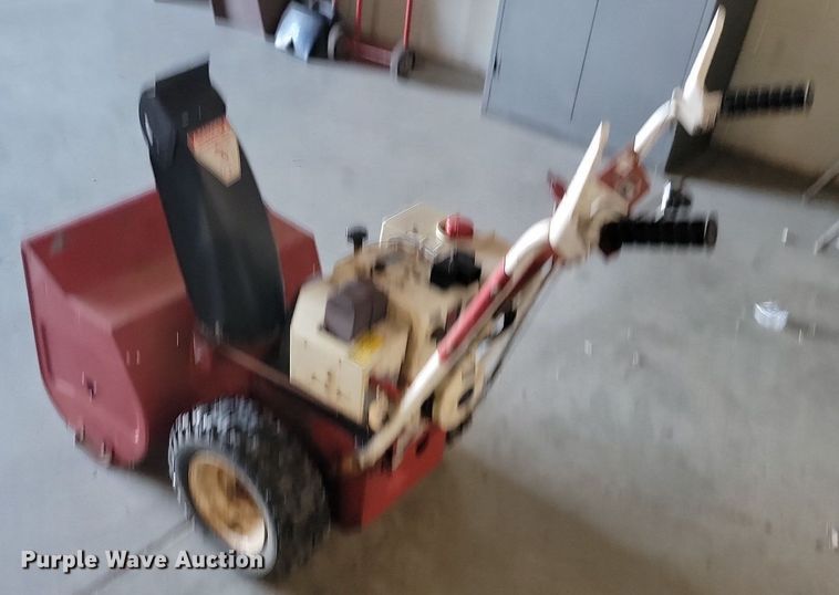 image for item JG9723 Snapper 8242  snow blower