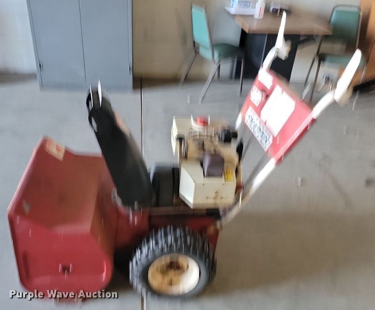 image for item JG9723 Snapper 8242  snow blower