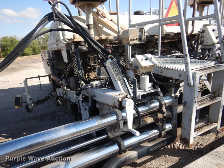 image for item KD9182 1997 Cedarapids CR461  paver