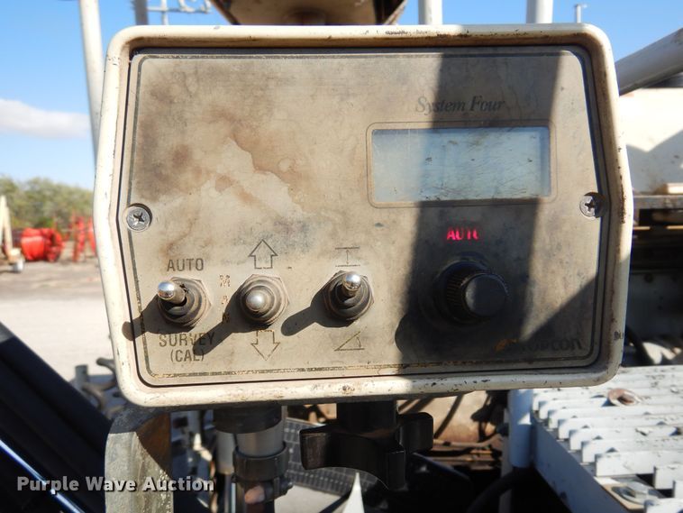 image for item KD9182 1997 Cedarapids CR461  paver