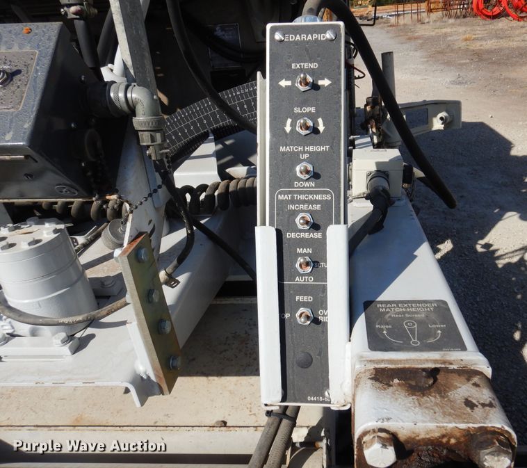 image for item KD9182 1997 Cedarapids CR461  paver