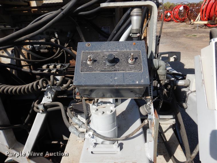 image for item KD9182 1997 Cedarapids CR461  paver