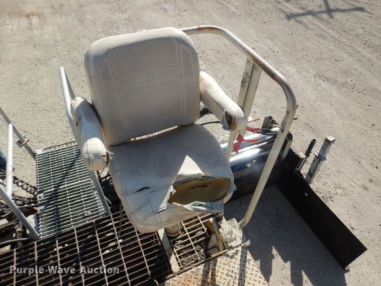 image for item KD9182 1997 Cedarapids CR461  paver