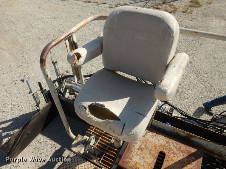 image for item KD9182 1997 Cedarapids CR461  paver