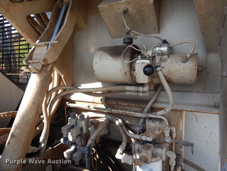 image for item KD9182 1997 Cedarapids CR461  paver