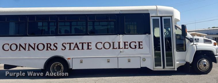 image for item KD9225 2006 GMC C5500  shuttle bus