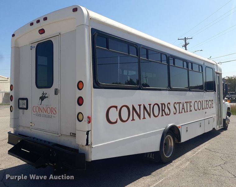 image for item KD9225 2006 GMC C5500  shuttle bus