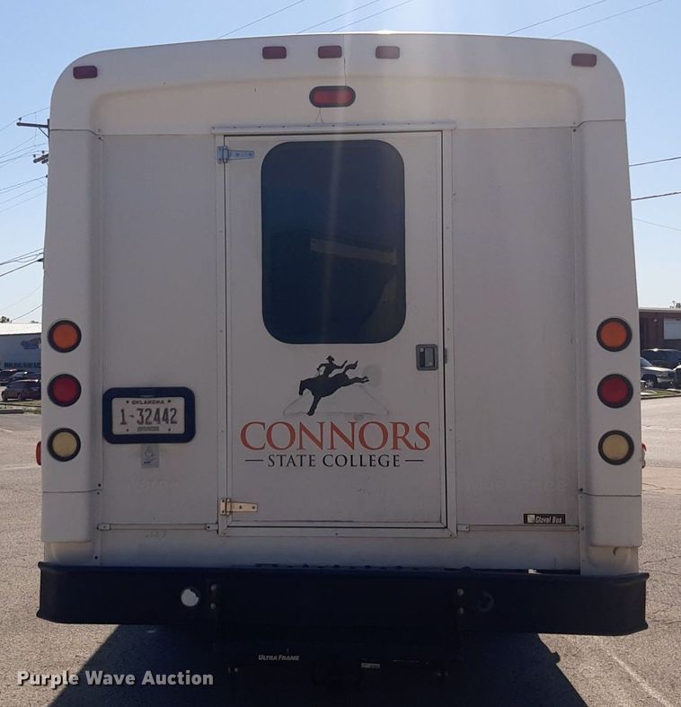 image for item KD9225 2006 GMC C5500  shuttle bus