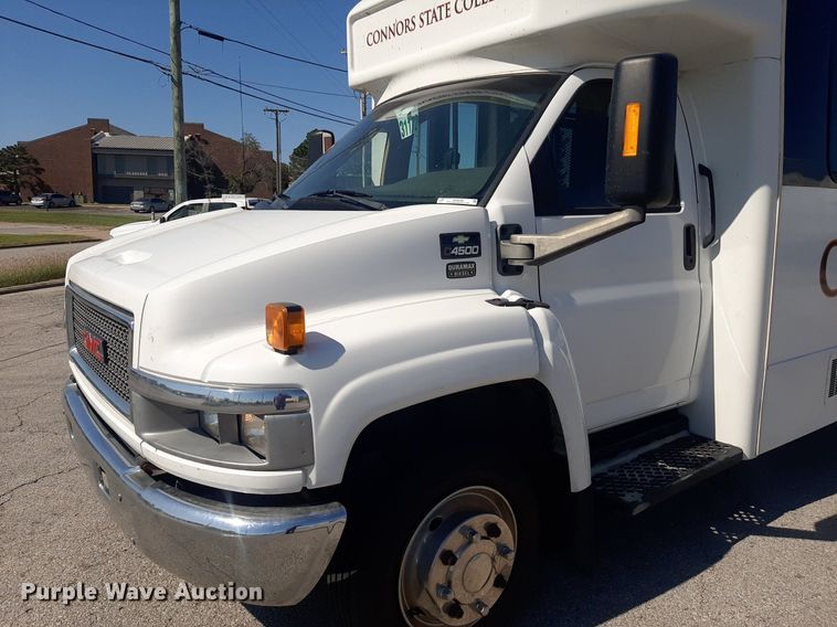 image for item KD9225 2006 GMC C5500  shuttle bus