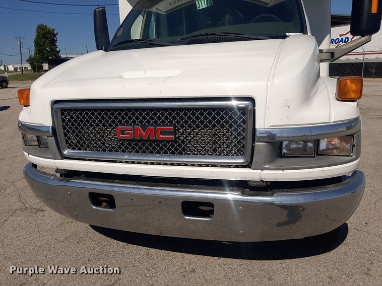 image for item KD9225 2006 GMC C5500  shuttle bus