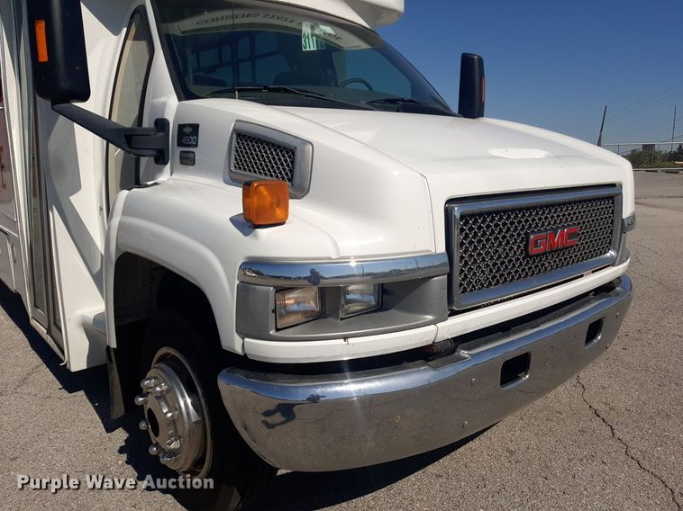image for item KD9225 2006 GMC C5500  shuttle bus