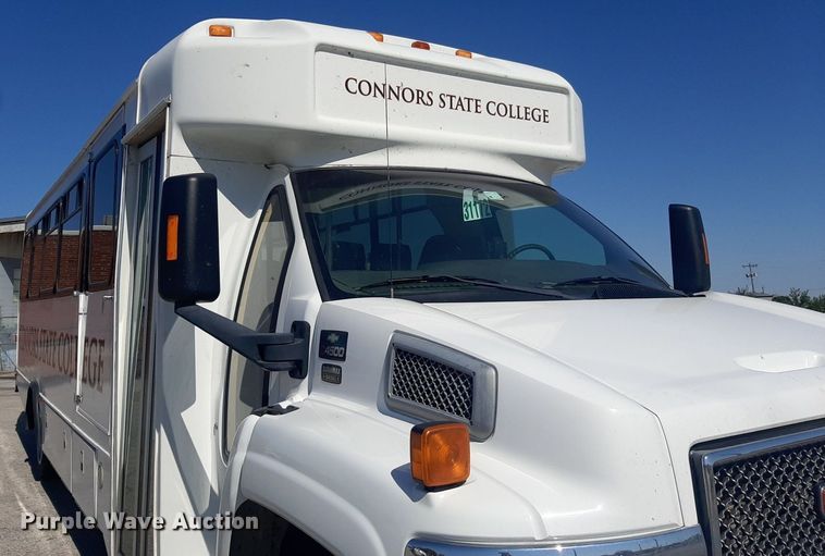 image for item KD9225 2006 GMC C5500  shuttle bus