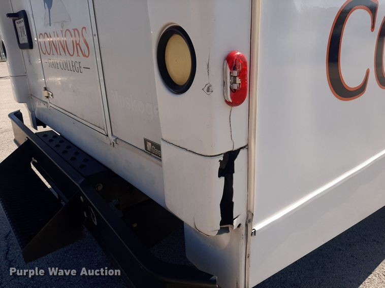 image for item KD9225 2006 GMC C5500  shuttle bus