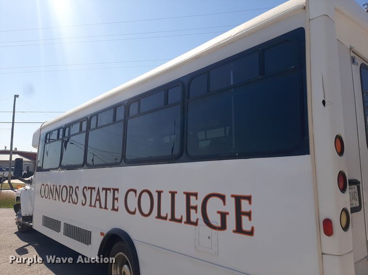 image for item KD9225 2006 GMC C5500  shuttle bus