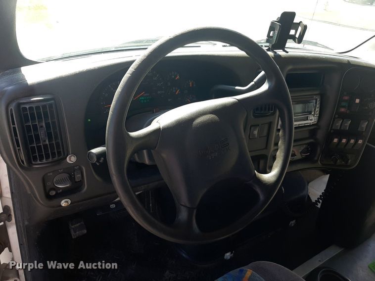 image for item KD9225 2006 GMC C5500  shuttle bus