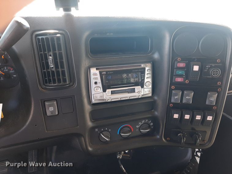 image for item KD9225 2006 GMC C5500  shuttle bus