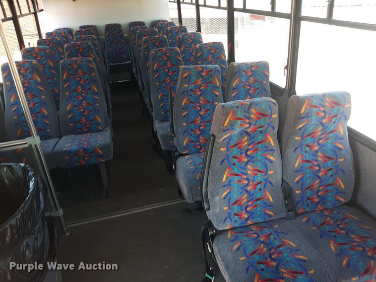 image for item KD9225 2006 GMC C5500  shuttle bus