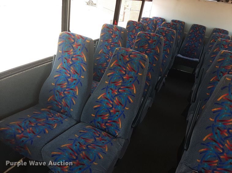 image for item KD9225 2006 GMC C5500  shuttle bus