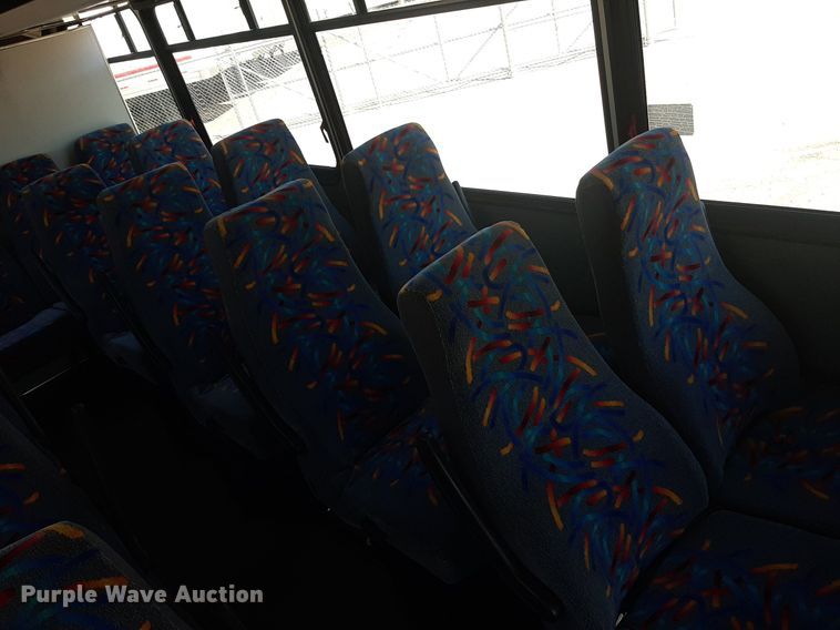 image for item KD9225 2006 GMC C5500  shuttle bus