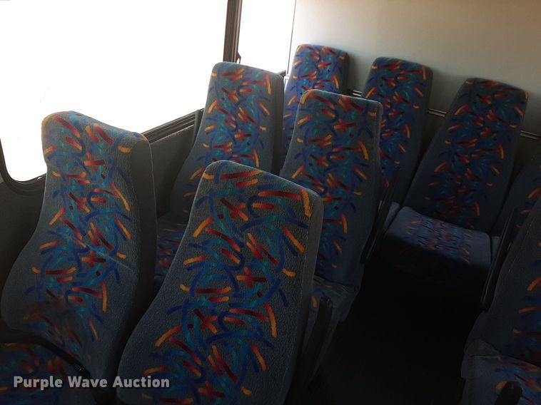 image for item KD9225 2006 GMC C5500  shuttle bus