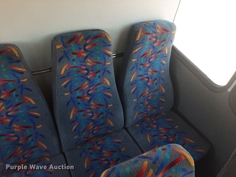 image for item KD9225 2006 GMC C5500  shuttle bus