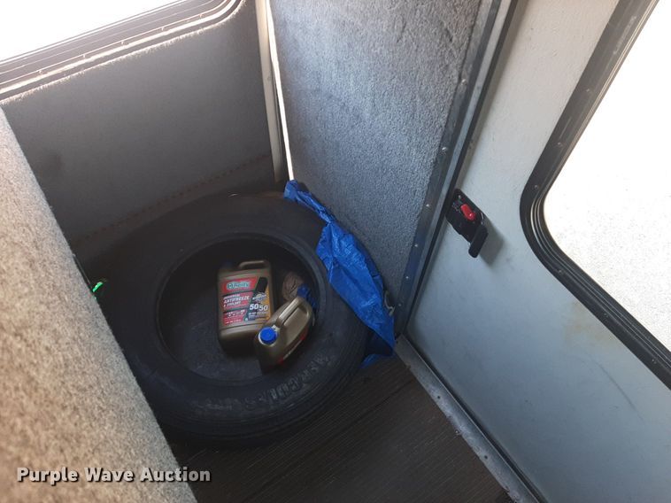 image for item KD9225 2006 GMC C5500  shuttle bus