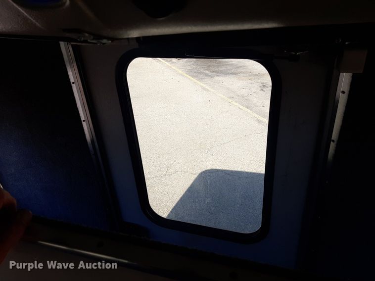 image for item KD9225 2006 GMC C5500  shuttle bus