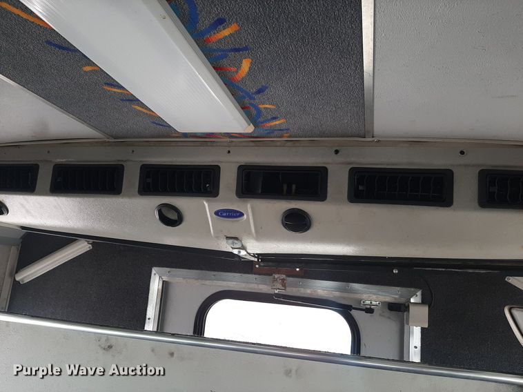 image for item KD9225 2006 GMC C5500  shuttle bus