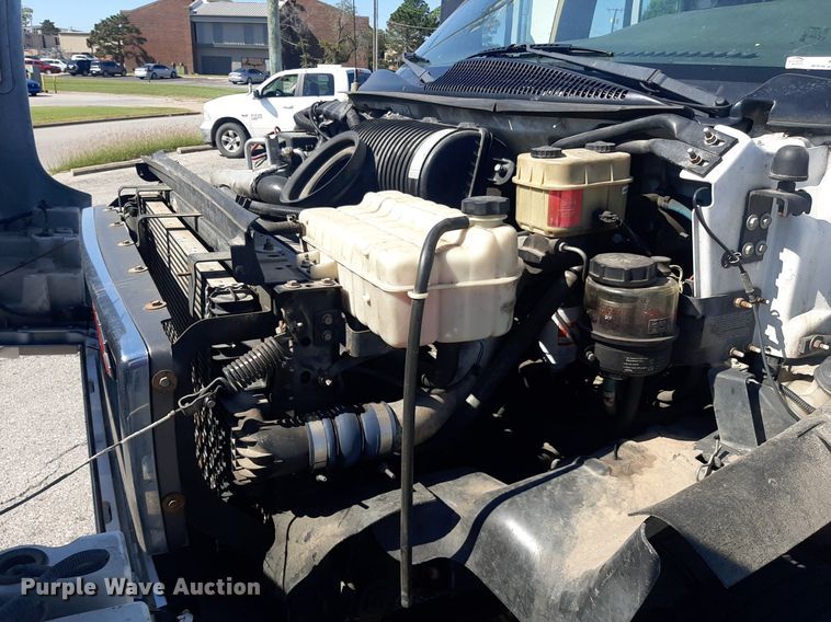 image for item KD9225 2006 GMC C5500  shuttle bus