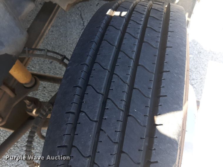 image for item KD9225 2006 GMC C5500  shuttle bus