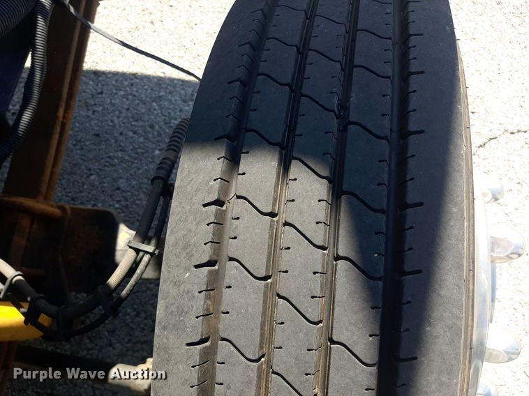 image for item KD9225 2006 GMC C5500  shuttle bus