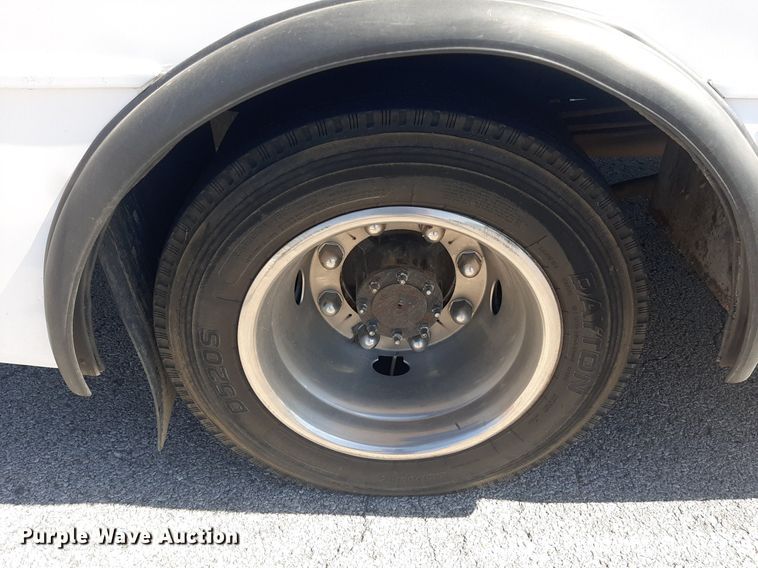 image for item KD9225 2006 GMC C5500  shuttle bus