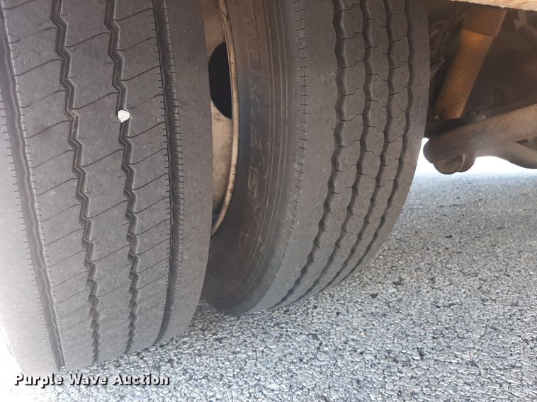 image for item KD9225 2006 GMC C5500  shuttle bus