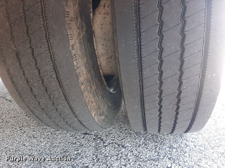 image for item KD9225 2006 GMC C5500  shuttle bus