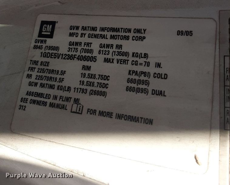 image for item KD9225 2006 GMC C5500  shuttle bus