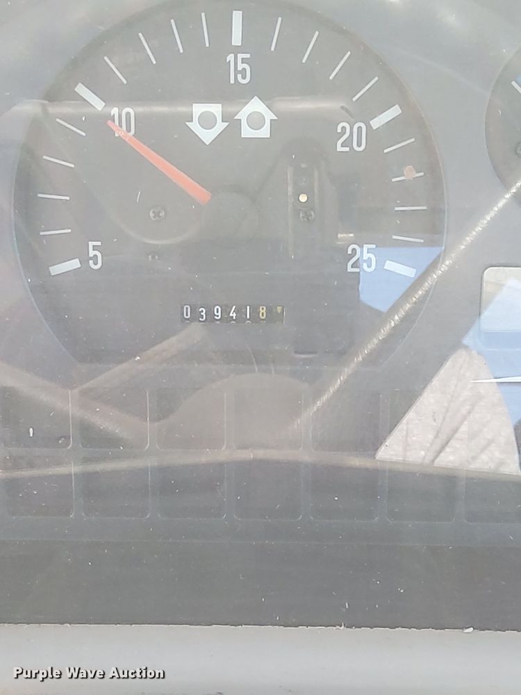 image for item KD9233 2005 Massey Ferguson 5460  MFWD tractor