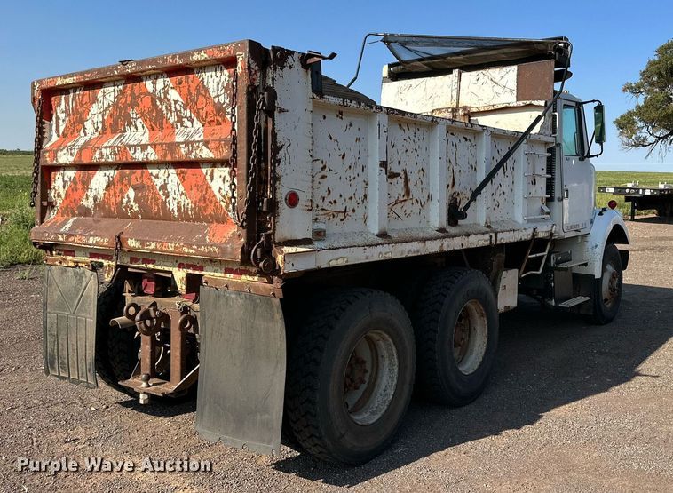 image for item KM9808 1989 White GMC WCS  dump truck