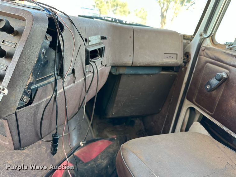 image for item KM9808 1989 White GMC WCS  dump truck