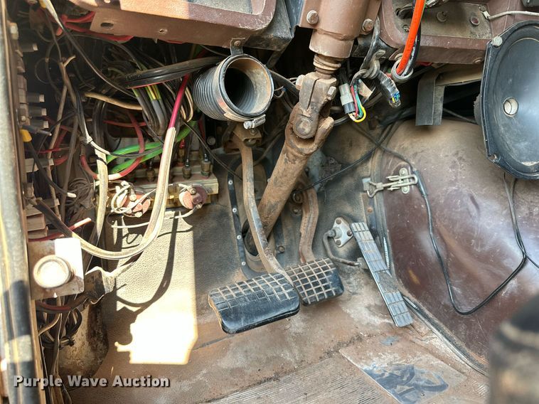 image for item KM9808 1989 White GMC WCS  dump truck