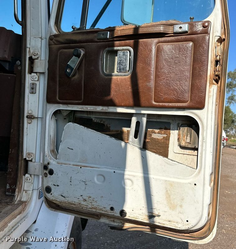 image for item KM9808 1989 White GMC WCS  dump truck