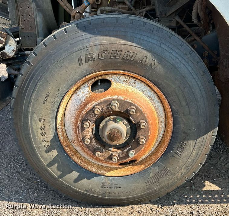 image for item KM9808 1989 White GMC WCS  dump truck